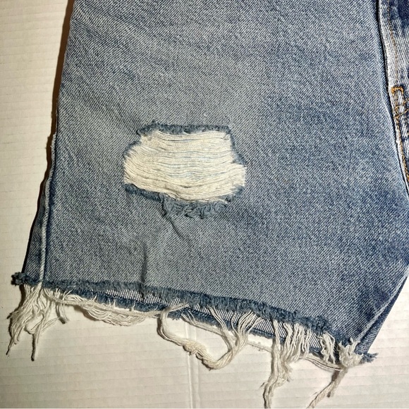 Women’s Levi’s Jean Cutoff Shorts Size 32 Waist 5in Inseam - Picture 4 of 13